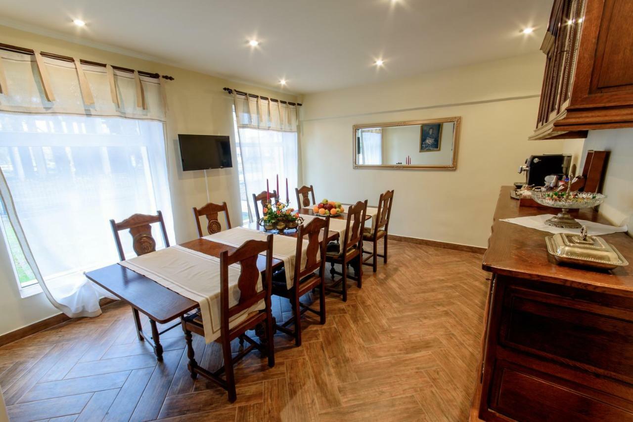 Williams House Hotel Vajdahunyad Kültér fotó